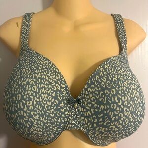 Soma soft padded , underwire bra.